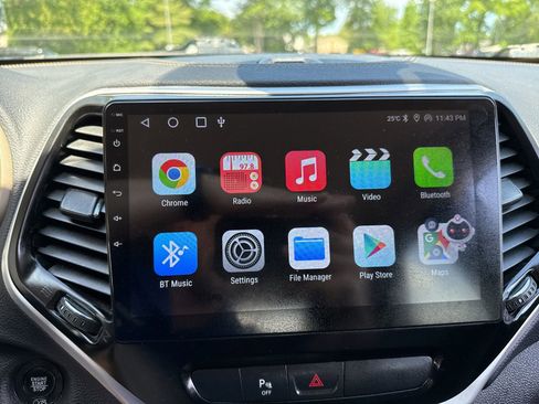 Used 2018 Jeep Cherokee Limited AWD/4WD image 8