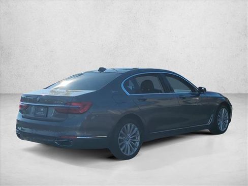 Used 2017 BMW 740e xDrive image 5