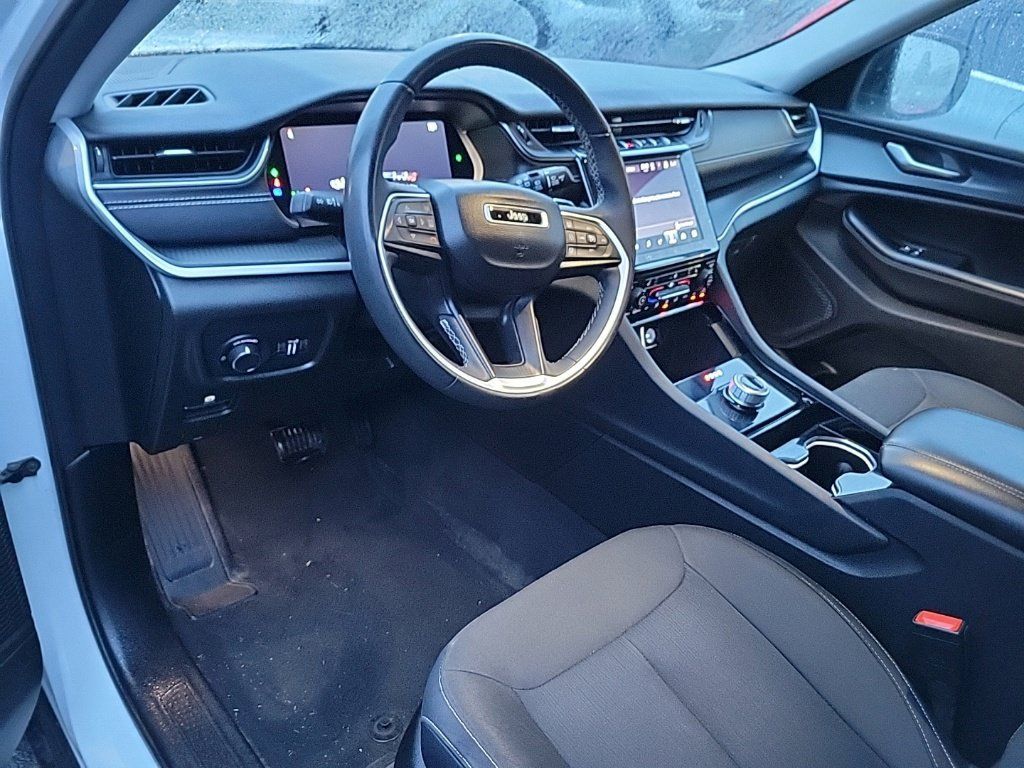 Used 2023 Jeep Grand Cherokee L Laredo AWD/4WD image 7