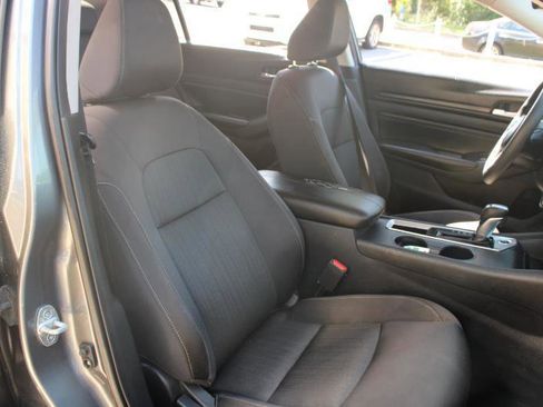 Used 2019 Nissan Altima 2.5 S FWD image 10