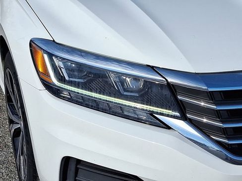 Used 2022 Volkswagen Passat 2.0T SE image 9