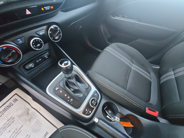 Used 2023 Hyundai Venue FWD image 18