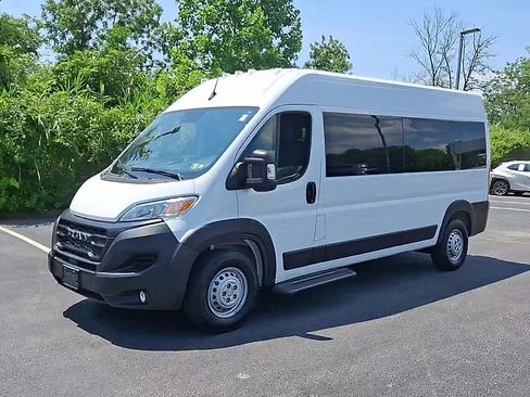 Used 2024 RAM ProMaster 2500 w/ Convenience Group FWD image 4