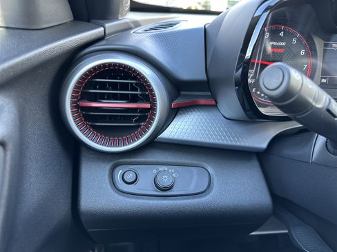 Used 2024 Chevrolet Trax RS w/ Sunroof Package image 29