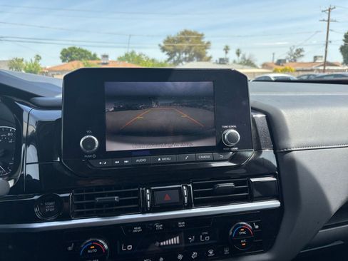 Used 2025 Nissan Pathfinder SV FWD image 25