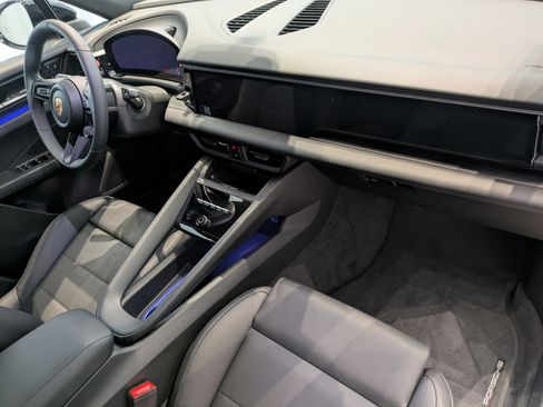 Certified 2025 Porsche Macan Electric image 24