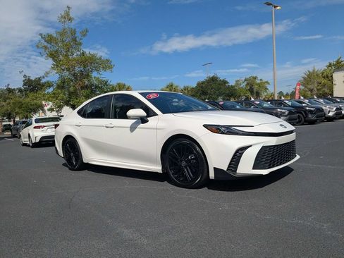 Used 2025 Toyota Camry SE FWD image 5