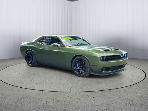 Used 2022 Dodge Challenger SRT Hellcat RWD image 2