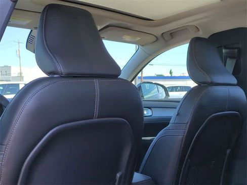 Used 2026 Volvo XC40 B5 Plus w/ Protection Package Premier image 17