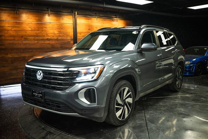 Used 2024 Volkswagen Atlas SE AWD/4WD image 2
