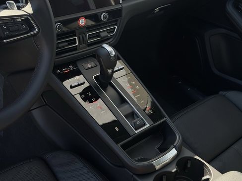 Used 2025 Porsche Macan image 39
