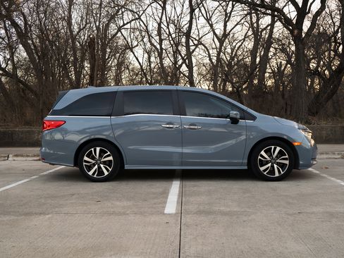Used 2023 Honda Odyssey Touring image 10