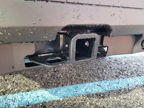 New 2025 Nissan Pathfinder SV image 8