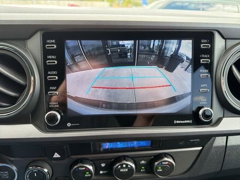 Used 2022 Toyota Tacoma TRD Off-Road w/ Technology Package AWD/4WD image 17