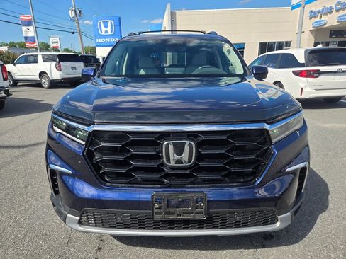 Used 2023 Honda Pilot Touring image 2