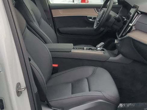 Certified 2025 Volvo XC90 B5 Core w/ Protection Package Premier image 22