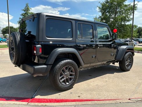 Used 2025 Jeep Wrangler Unlimited Sport AWD/4WD image 6