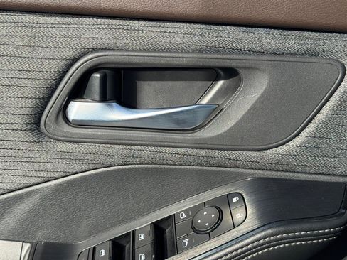 Used 2023 Nissan Rogue SV image 21