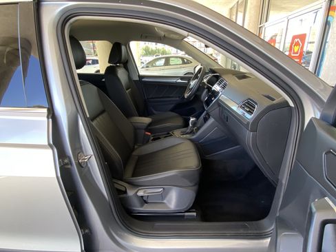 Used 2023 Volkswagen Tiguan SE FWD image 30