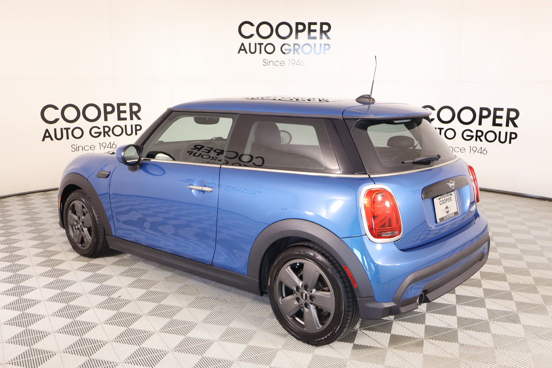 Certified 2023 MINI Cooper 2-Door Hardtop FWD image 22