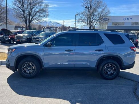 Used 2025 Honda Pilot TrailSport image 12