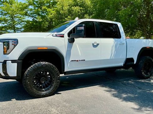 Used 2026 GMC Sierra 2500 AT4 w/ AT4 Premium Plus Package AWD/4WD image 4
