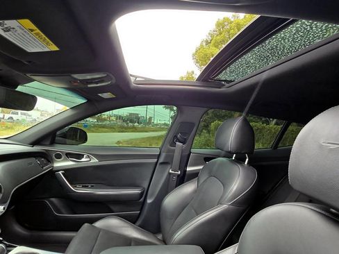 Used 2022 Kia Stinger GT1 image 23