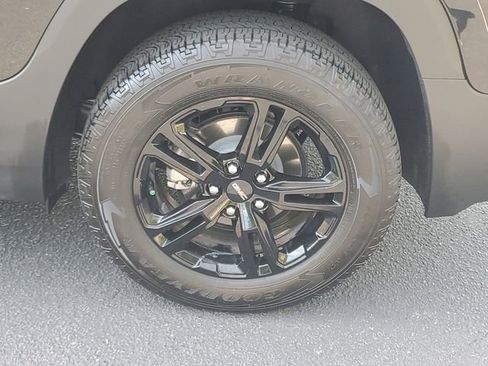 Used 2024 GMC Terrain AT4 AWD/4WD image 30
