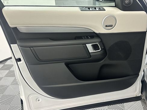 New 2025 Land Rover Discovery Dynamic SE image 15