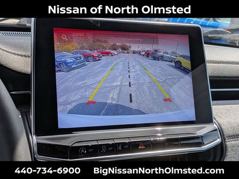 Used 2023 Jeep Compass Latitude w/ Sun and Sound Group AWD/4WD image 16