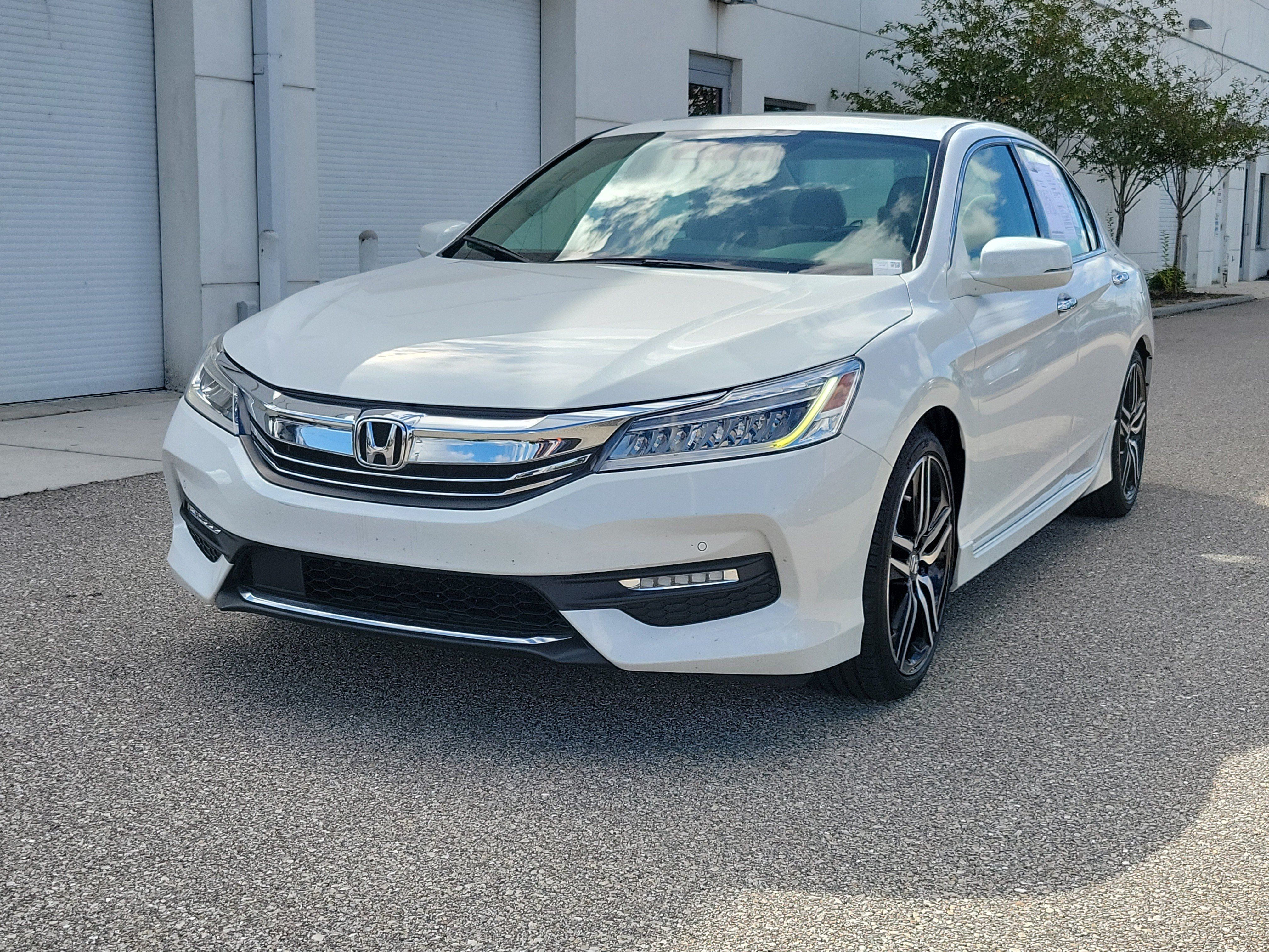 Used 2016 Honda Accord Touring image 3