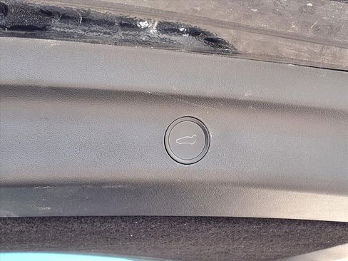 Used 2021 Tesla Model Y Long Range image 19