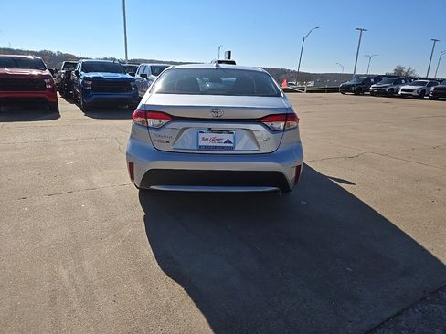 Used 2020 Toyota Corolla LE image 6