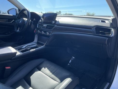 Used 2018 Honda Accord Touring image 8