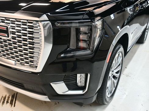 Used 2021 GMC Yukon Denali w/ Denali Premium Package image 12