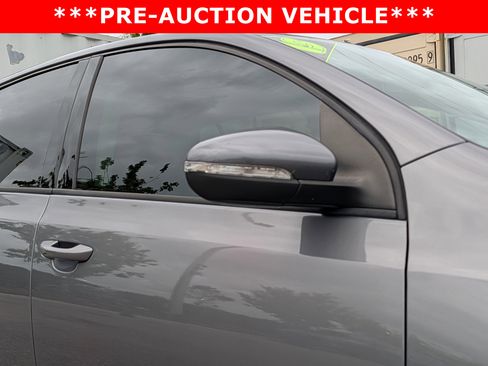 Used 2013 Volkswagen Golf 4-Door FWD image 10