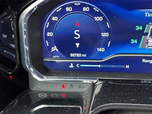 Used 2025 Chevrolet Silverado 1500 LT image 38