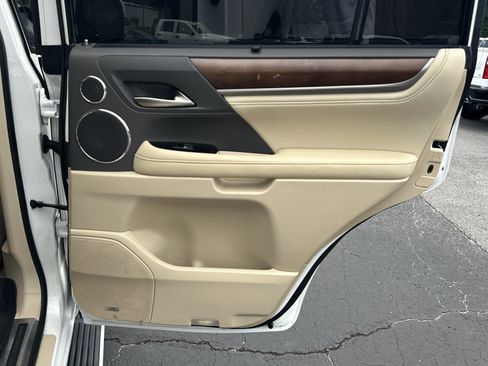 Used 2018 Lexus LX 570 4WD w/ Luxury Package image 17