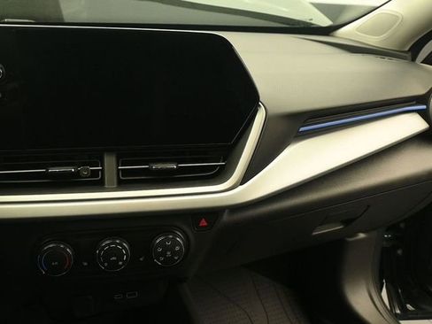 Used 2025 Chevrolet Trax LS w/ LS Convenience Package FWD image 12