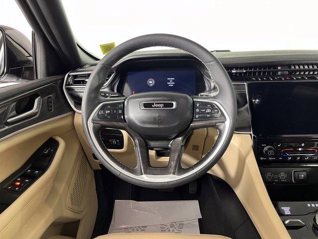 Used 2023 Jeep Grand Cherokee Limited AWD/4WD image 19