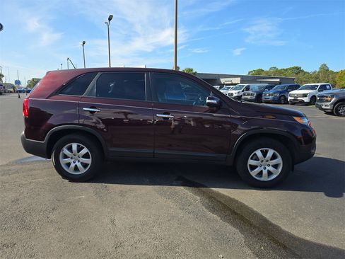 Used 2013 Kia Sorento LX image 3