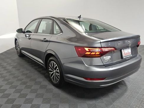 Used 2019 Volkswagen Jetta image 3