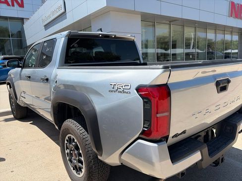 Used 2025 Toyota Tacoma TRD Off-Road AWD/4WD image 12