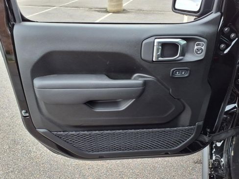 New 2025 Jeep Gladiator Sport image 15