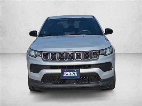 Used 2025 Jeep Compass Sport AWD/4WD image 2
