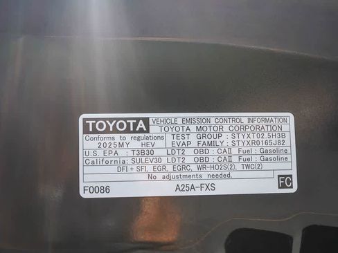 Used 2025 Toyota RAV4 LE AWD/4WD image 28