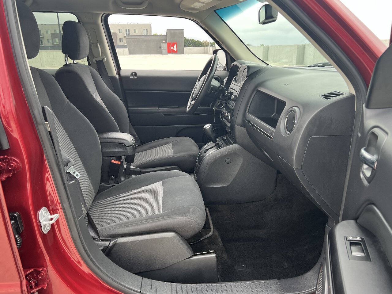 Used 2016 Jeep Patriot Latitude AWD/4WD image 14