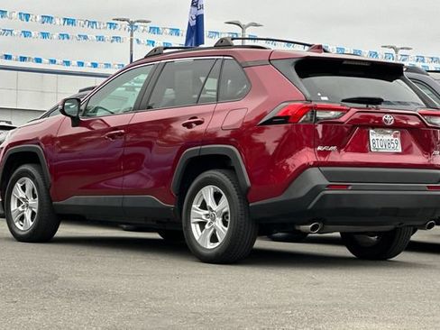 Used 2021 Toyota RAV4 XLE w/ Convenience Package FWD image 6