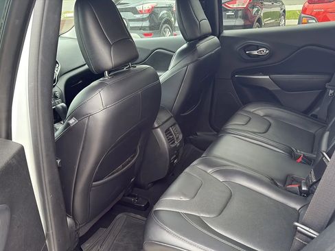 Used 2019 Jeep Cherokee Limited w/ Trailer Tow Group AWD/4WD image 13