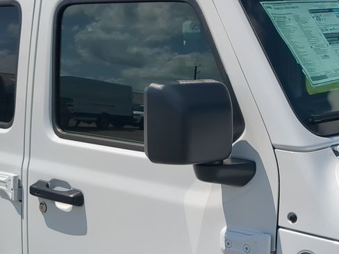 New 2026 Jeep Wrangler Unlimited Sahara AWD/4WD image 10